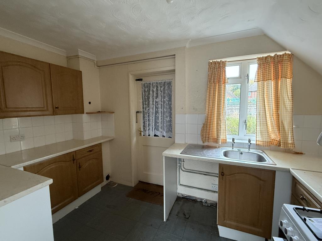 Lot: 148 - HOUSE IN NEED OF REFURBISHMENT - Kitchen in House in need of refurbishment